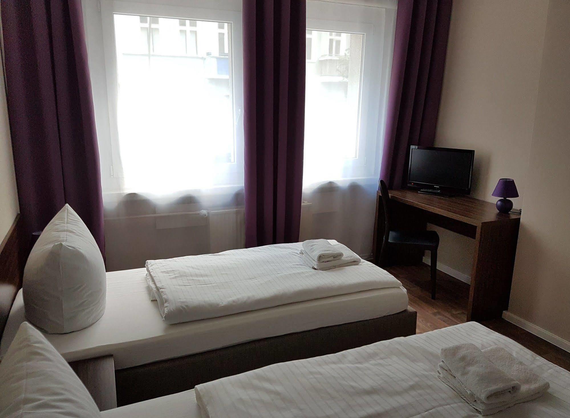 Hotel Pension Eberty Berlin Kültér fotó